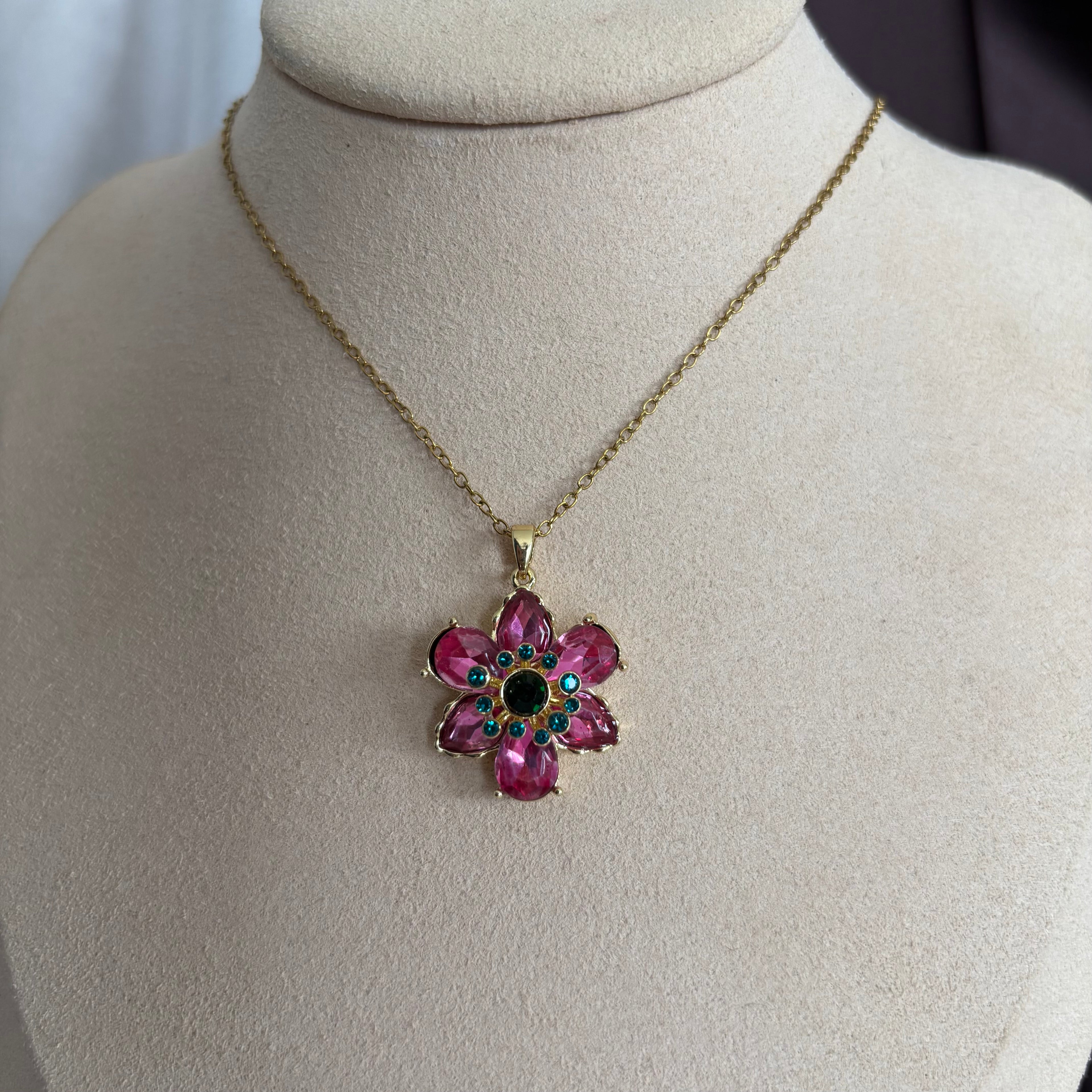 Pembe Taşlı Idllya Kolye