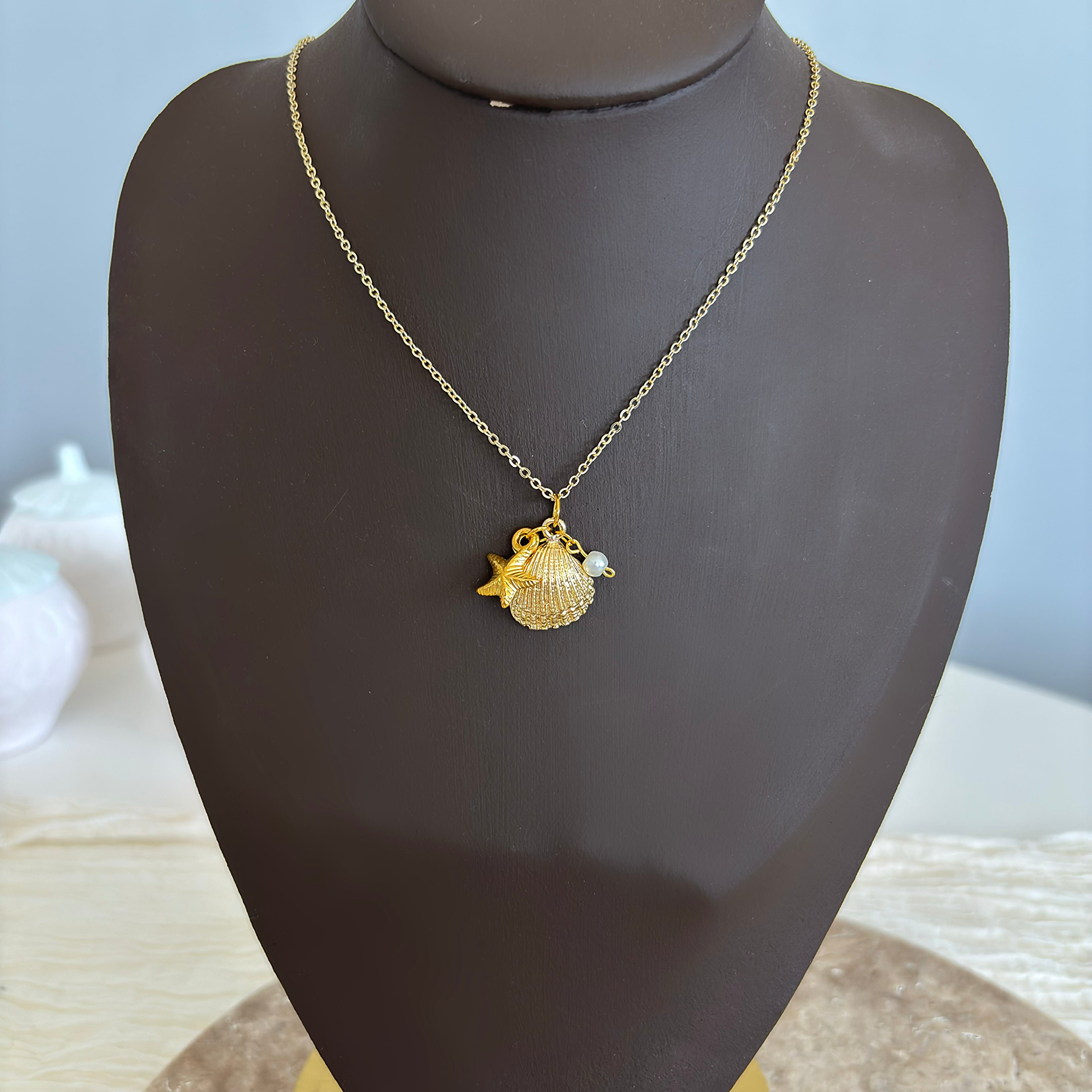 İstiridye Charm Kolye