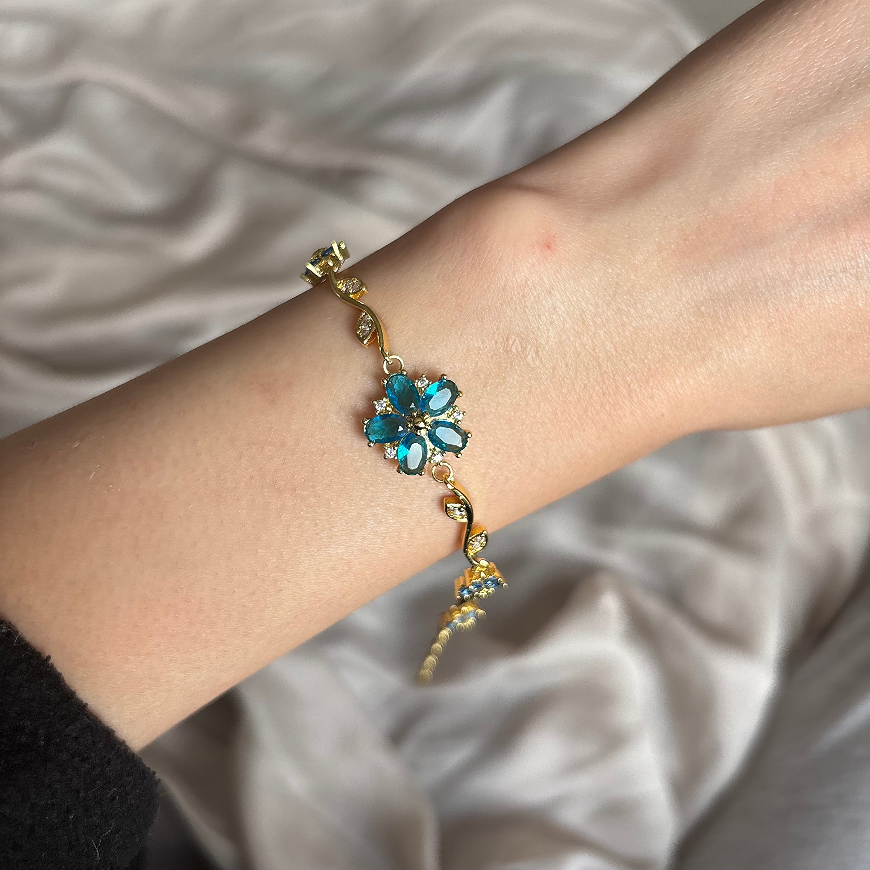 Gold Taşlı Blue Flowers Bileklik