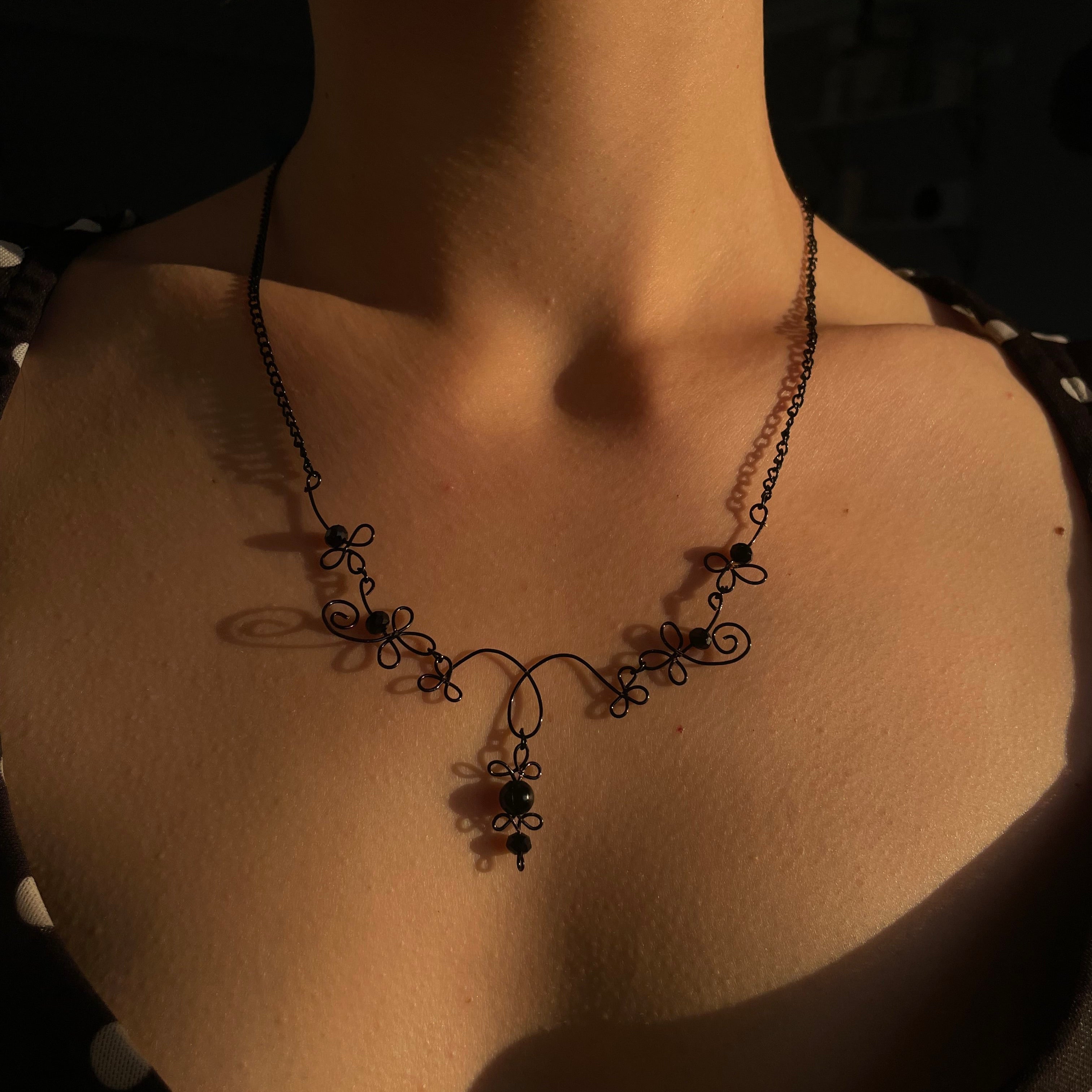 Siyah Dantel İşleme Gotik Kolye